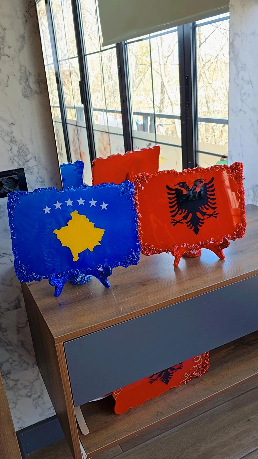 Zbukurime resine — e kuqe, blu