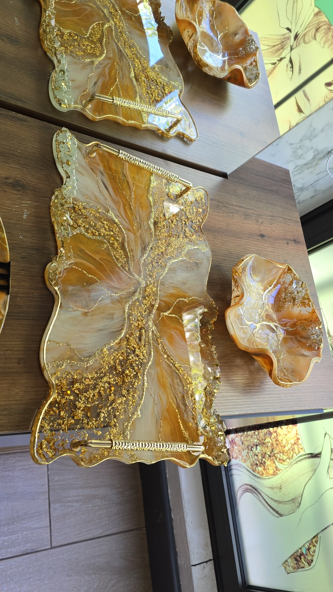 Tabaka resine — portokalli, kafe, gold