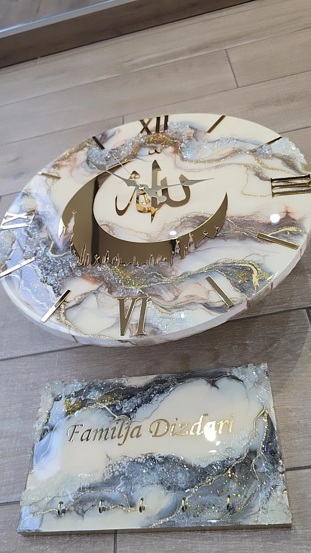 Orë Muri resine — bezhë, gri, gold
